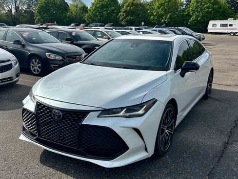Used 2019 Toyota Avalon Touring FWD image 1