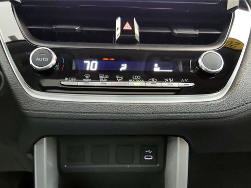 Used 2023 Toyota Corolla Cross LE w/ Moonroof Package image 31