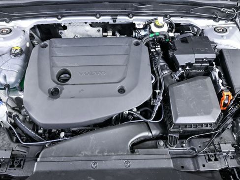 Certified 2025 Volvo XC40 B5 Plus image 35