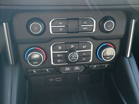 Used 2023 Chevrolet Tahoe Z71 w/ Z71 Off-Road Package image 28