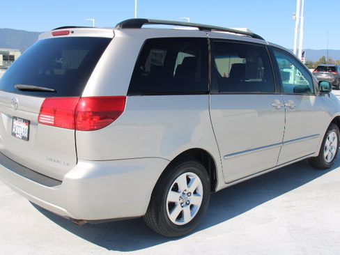 Used 2005 Toyota Sienna LE FWD image 3