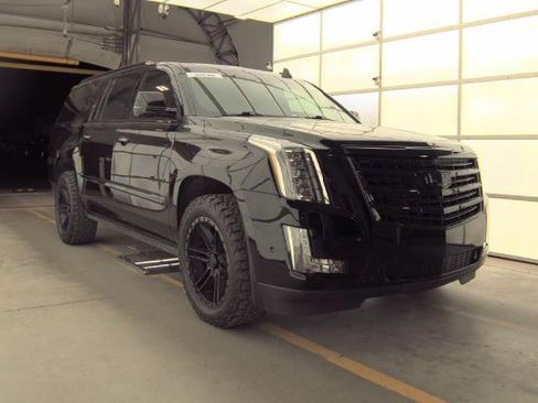 Used 2019 Cadillac Escalade ESV Platinum image 2