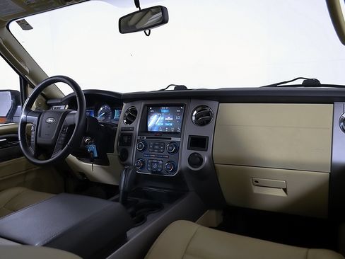 Used 2017 Ford Expedition XLT w/ Equipment Group 202A RWD image 16