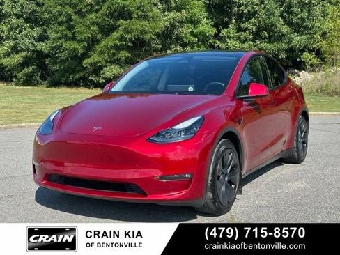 Used 2024 Tesla Model Y Long Range AWD/4WD image 1
