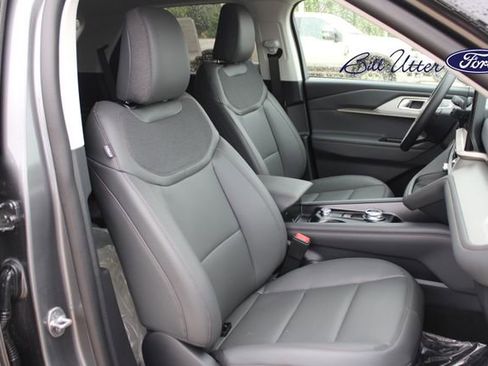 New 2026 Ford Explorer Active RWD image 7
