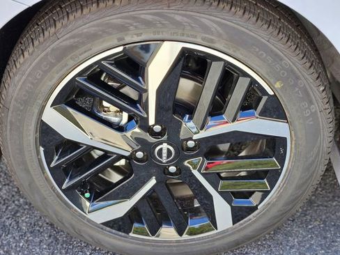 New 2025 Nissan Versa SR w/ Trunk Package image 10