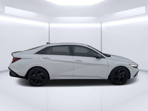 New 2026 Hyundai Elantra SEL Sport image 2