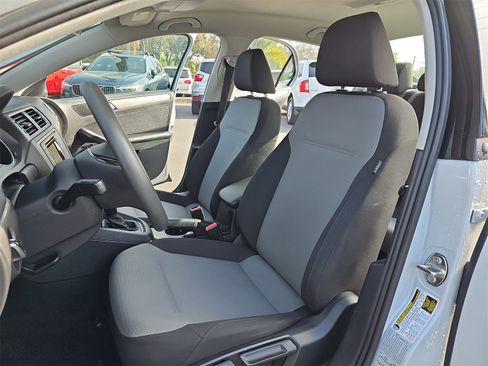 Used 2017 Volkswagen Jetta S image 14