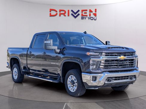 Used 2024 Chevrolet Silverado 2500 LT image 7