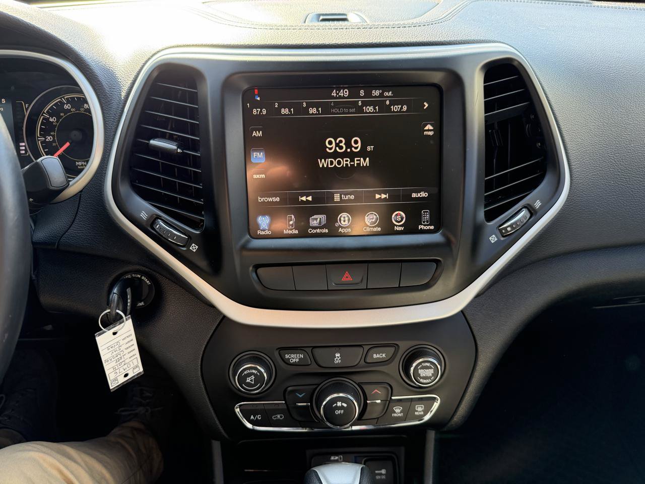 Used 2014 Jeep Cherokee Latitude w/ Cold Weather Group AWD/4WD image 31