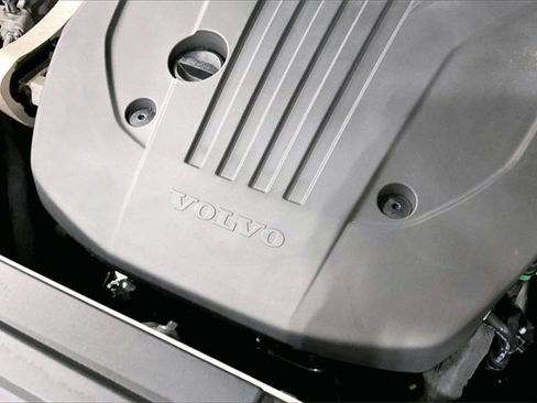 Used 2024 Volvo XC90 B5 Core w/ Climate Package image 36