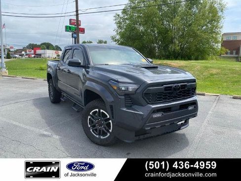 Used 2025 Toyota Tacoma TRD Sport AWD/4WD image 1