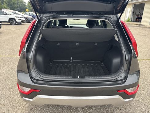 Used 2024 Kia Niro LX FWD image 5