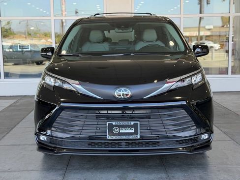 New 2026 Toyota Sienna XLE FWD image 4