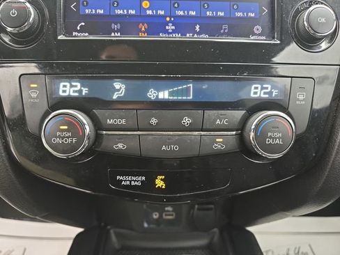 Used 2019 Nissan Rogue SV image 34