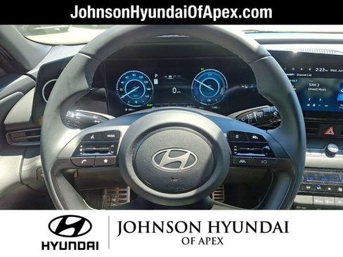Used 2025 Hyundai Elantra SEL FWD image 17
