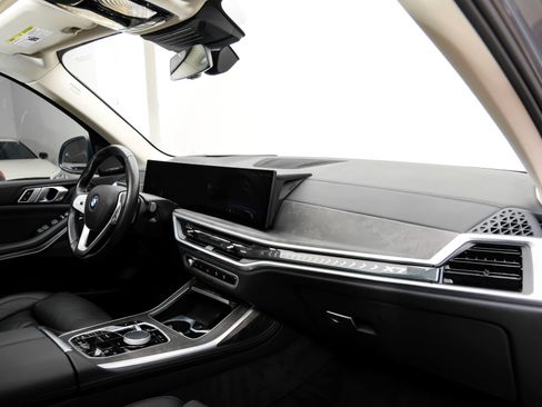 Used 2025 BMW X7 xDrive40i AWD/4WD image 16