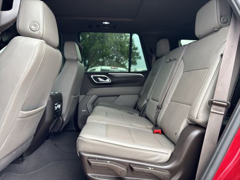 Used 2023 GMC Yukon SLT w/ SLT Premium Package AWD/4WD image 19