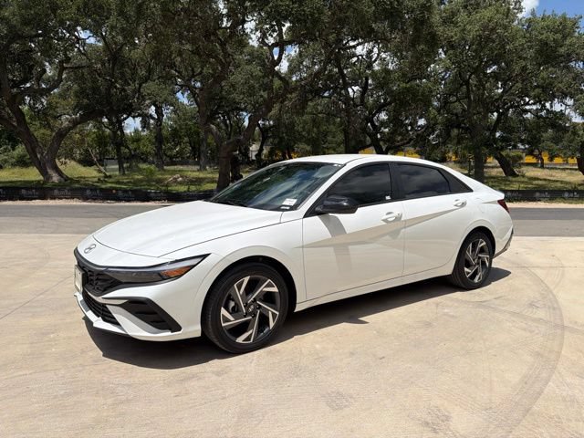 New 2025 Hyundai Elantra SEL FWD image 1