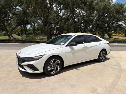 New 2025 Hyundai Elantra SEL FWD image 1