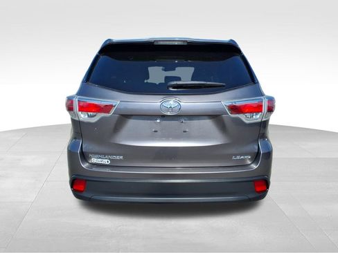 Used 2014 Toyota Highlander LE AWD/4WD image 24