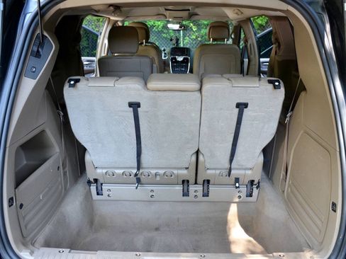 Used 2015 Chrysler Town & Country Touring-L w/ Driver Convenience Group FWD image 11