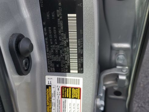 Used 2024 Toyota Highlander XLE FWD image 31