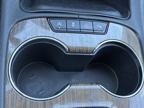 Used 2023 GMC Acadia SLE image 37