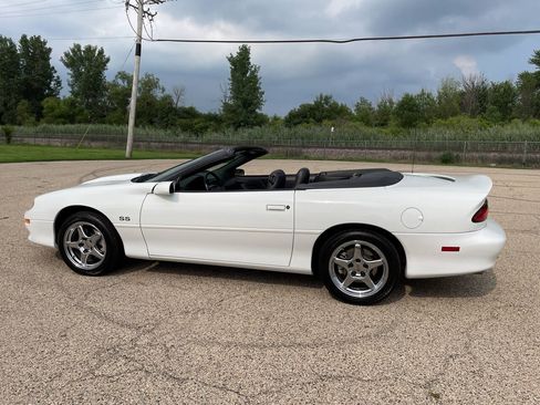 Used 2002 Chevrolet Camaro Z28 w/ SS Performance/Appearance Pkg RWD image 90