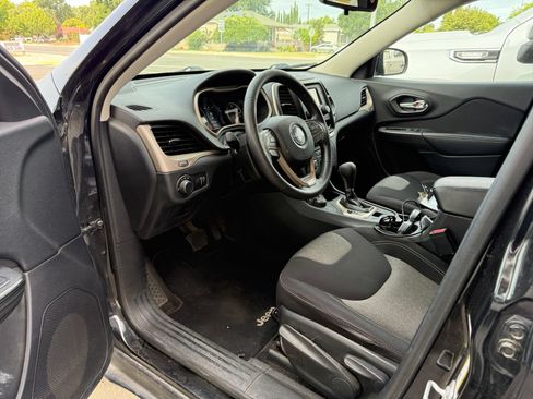 Used 2016 Jeep Cherokee Sport AWD/4WD image 5
