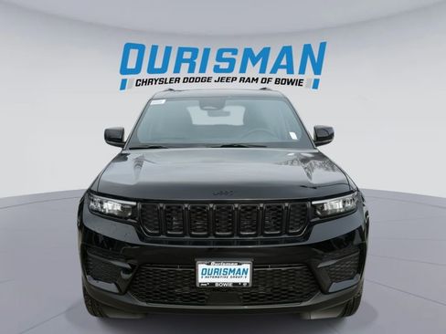 New 2025 Jeep Grand Cherokee Altitude w/ MOPAR Finishing Package image 8