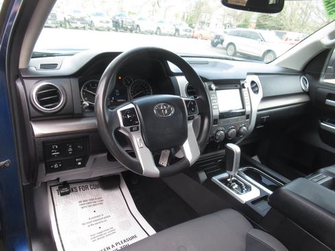 Used 2014 Toyota Tundra SR5 w/ SR5 Upgrade Package image 21