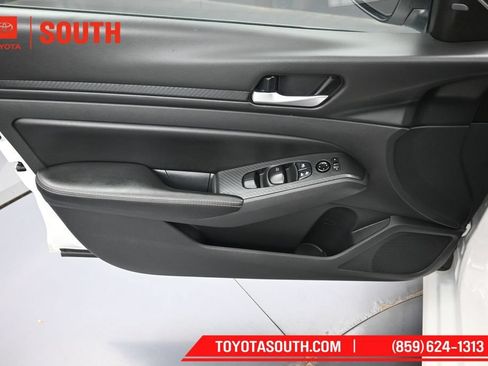Used 2024 Nissan Altima 2.5 SV FWD image 23