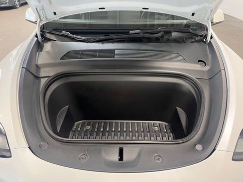 Used 2021 Tesla Model Y 2WD image 9