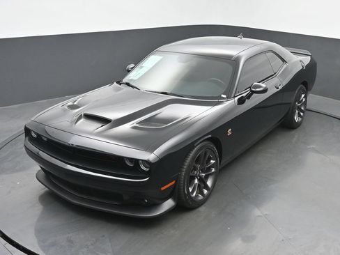 Used 2022 Dodge Challenger R/T Scat Pack RWD image 33