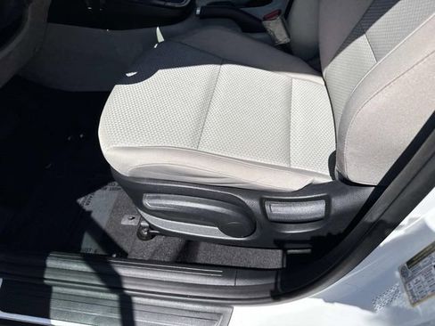 Used 2025 Kia Soul LX w/ LX Technology Package FWD image 15