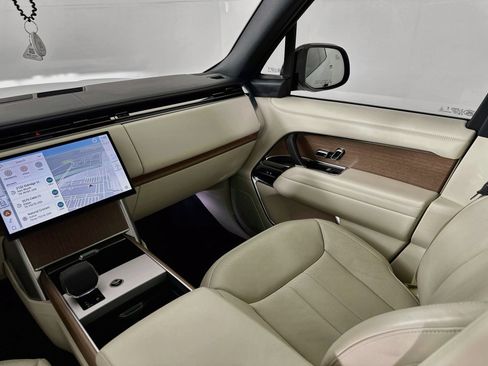 Used 2024 Land Rover Range Rover SE AWD/4WD image 25