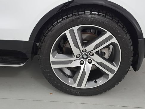 Used 2024 Land Rover Discovery Dynamic SE image 35