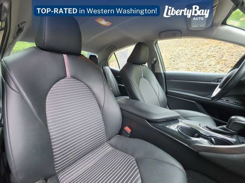 Used 2019 Toyota Camry SE FWD image 16
