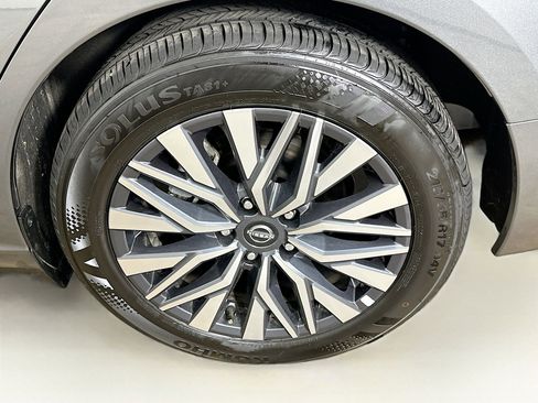 Used 2025 Nissan Altima 2.5 SV image 11