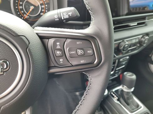 New 2025 Jeep Gladiator Mojave w/ Convenience Group image 18