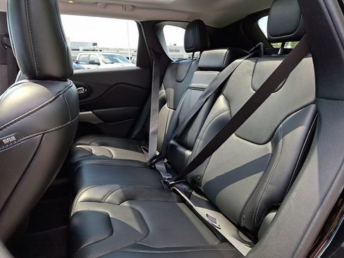 Used 2019 Jeep Cherokee Limited AWD/4WD image 10