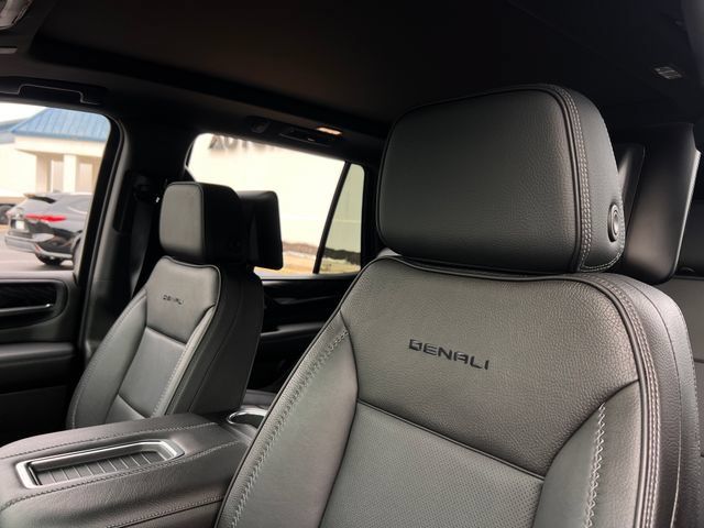 Used 2021 GMC Yukon Denali w/ Denali Premium Package RWD image 15