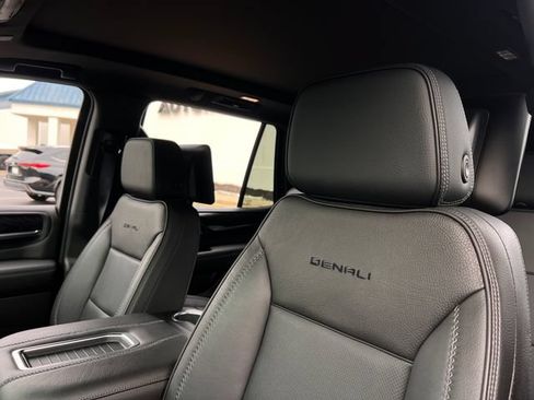 Used 2021 GMC Yukon Denali w/ Denali Premium Package RWD image 15