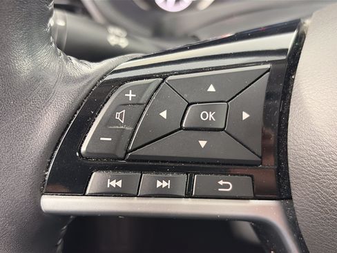 Certified 2021 Nissan Altima 2.5 SV w/ SV Premium Package AWD/4WD image 30