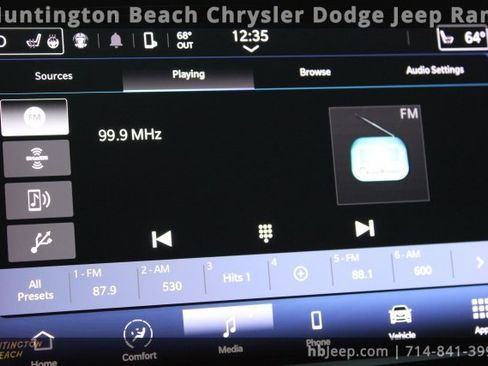 Used 2023 Chrysler Pacifica Touring-L image 22