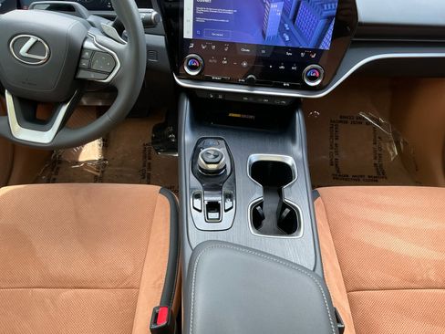 Used 2023 Lexus RZ 450e Premium image 11