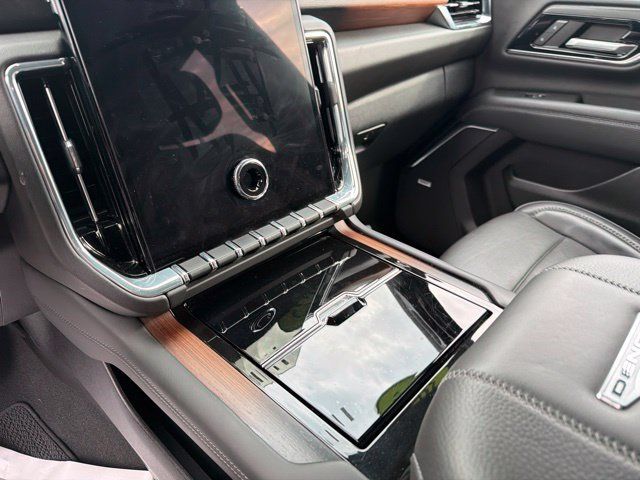 Used 2025 GMC Yukon Denali AWD/4WD image 41