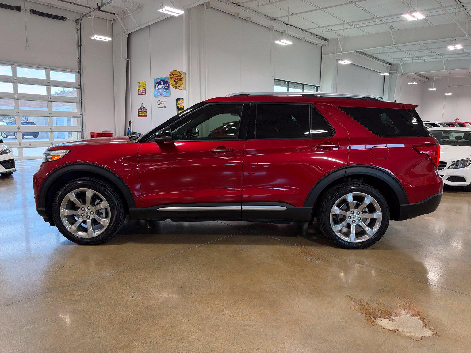 Used 2020 Ford Explorer Platinum w/ Premium Technology Package AWD/4WD image 5