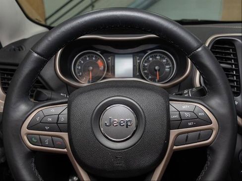 Used 2017 Jeep Cherokee 75th Anniversary AWD/4WD image 12